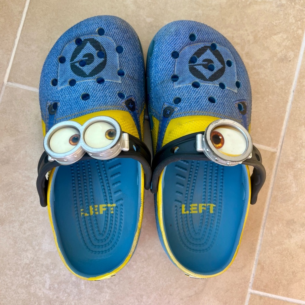 Kids crocs, size J4